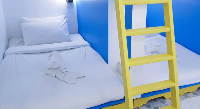 Кровать в общем номере с балконом HuaHin Night Market Hostel