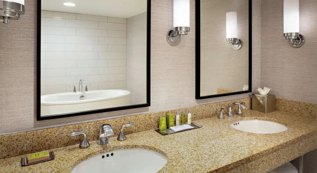 Двухместный люкс Presidential с 2 комнатами DoubleTree by Hilton Fairfield Hotel & Suites