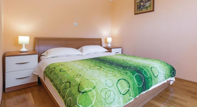 Nice Home in Makarska with WiFi, 3 Bedrooms & Hot Tub