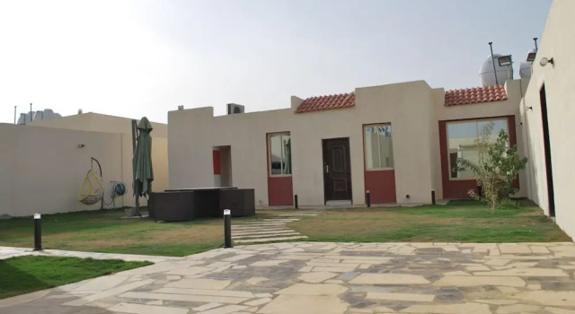Pert Land Chalets, Buchen Sie Chalet Hotels in Provinz Riad mit Pool, Schwimmbad