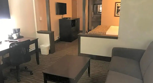 Люкс Quality Inn & Suites