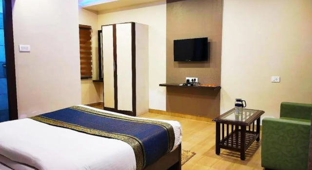 Hotel Aadesh Palace, Забронировать Отель Отели Варанаси 3 звезды, рядом с Храм Каши Вишванатх, 3*