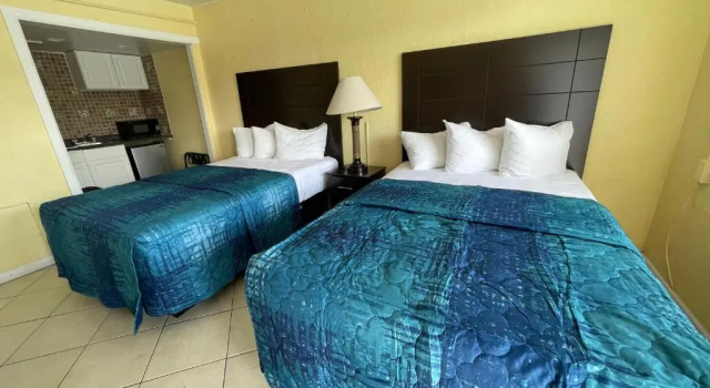 Четырёхместный номер Standard Sandy Shores Resort