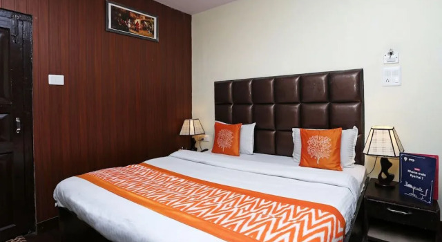OYO 8077 Hotel Madhuban