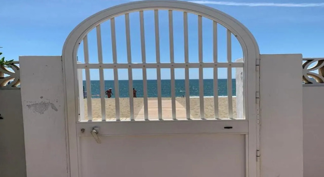 Cozy studio on the Beach, Забронировать Отель Отели Ла-Кала-де-Михас с парковкой, Парковка