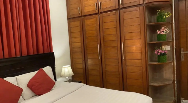 Номер Deluxe Guest House Near Movenpick hotel Centururs and Centurus Mall islamabad