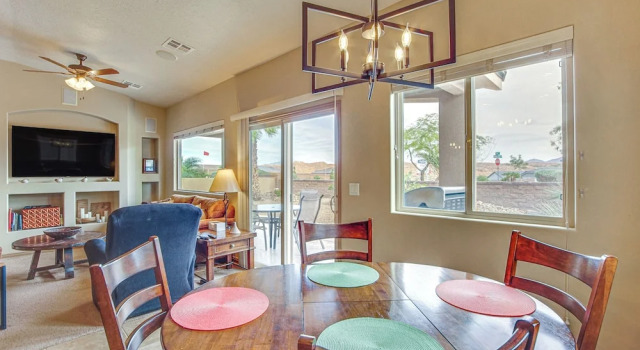 Hike, Golf & Try Your Luck! Mtn-view Mesquite Home, Book Feriehus Villaer i Missouri, Villa