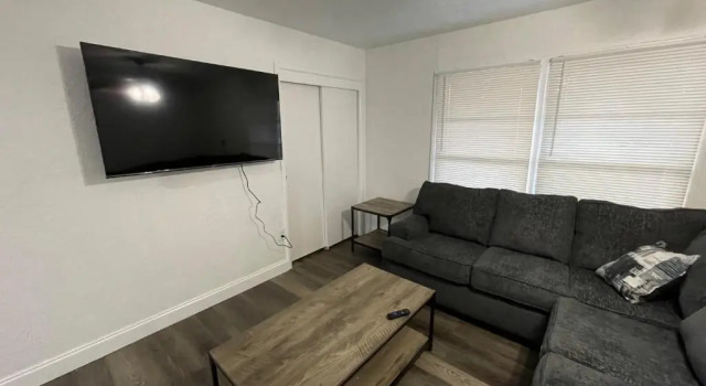 Семейный номер Standard Cozy 3-Bedroom, 1-Bath Home Close to Fort Sill