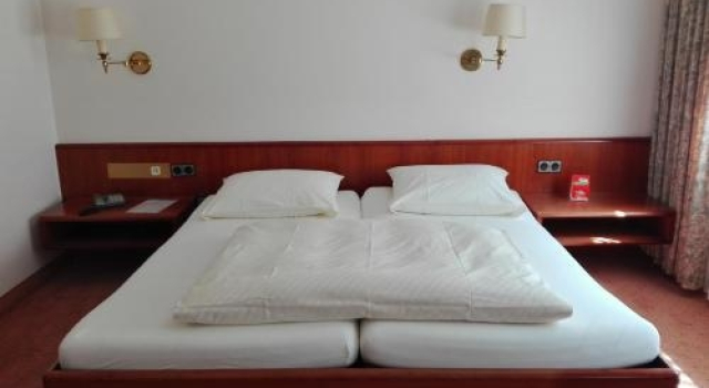 Käfernberg Weinhotel, Boek Hotel Alzenau in Unterfranken 