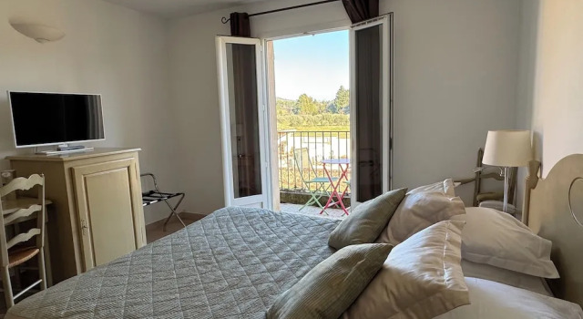 Двухместный номер Comfort с балконом и с видом на сад Hotel Terriciaë aux portes de Maussane les Alpilles
