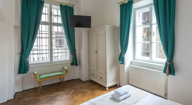 Апартаменты Charming Palace с 2 комнатами Barbo Palace Apartments and Rooms