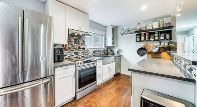 Коттедж 14 Mi to Dtwn Seattle: Sleek Home w/ Large Yard
