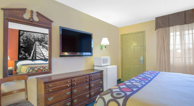 Super 8 by Wyndham Talladega AL
