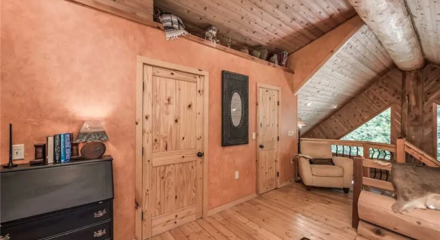 Bear Foot Lodge - Two Bedroom Cabin with Hot Tub, Varaa Hotelli Ruidoso New Mexico