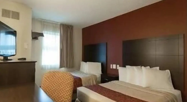 Travelodge Romulus Detroit Airport (ex. Red Roof/red Lion)