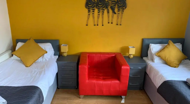 Коттедж с 4 комнатами New Cross Mews - NHS STAFF-Contractors welcome 7 Beds 2 Bathrooms-free parking