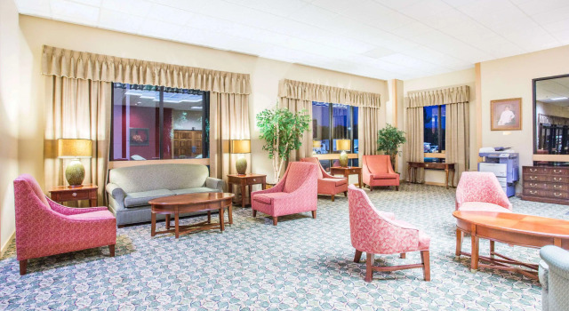 Days Inn & Suites by Wyndham Sutton Flatwoods, Reserva ahora Hotel Sutton 