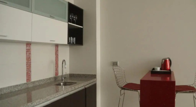 Полулюкс Apart Hotel Petit Palace Suites
