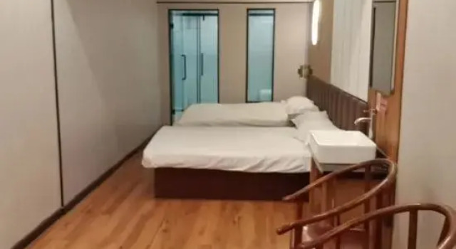 Четырёхместный люкс Beijing Gulou Nanluoguxiang Hotel