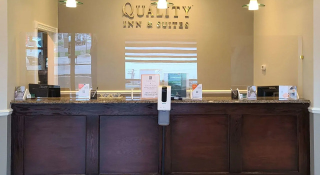 Quality Inn and Suites 1000 Islands Gananoque, Buchen Sie Hotel Hotels in Thousand Islands mit Pool, Schwimmbad