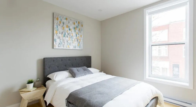 Trendy Little Italy 3 Bedroom Condo, Rezervovat Apartmán Montreal Quebec, poblíž Ubisoft