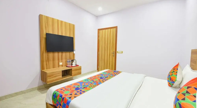 Номер Standard FabHotel AR Prime- Nr. Emaar Palm Heights Gurgaon