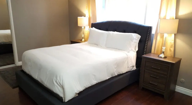 Fully Renovated 1 min. to Melrose Ave.
