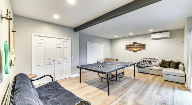 Mountain Views & Fire Pit: Sandgate Getaway, Buchen Sie Ferienwohnung Hotels in New England mit Parkplatz, Parkplätze