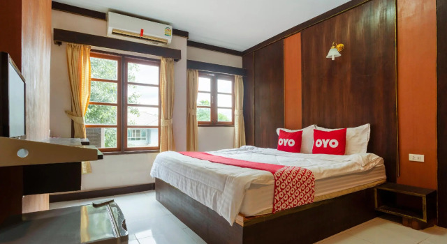 Двухместный люкс c 1 комнатой OYO 75356 Thipsiri Lodge