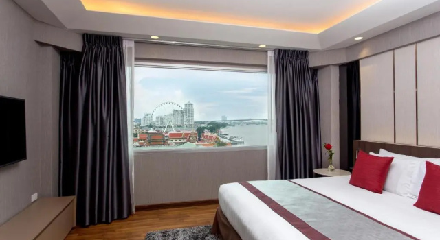 Двухместный люкс Premier с видом на реку Ramada Plaza by Wyndham Bangkok Menam Riverside