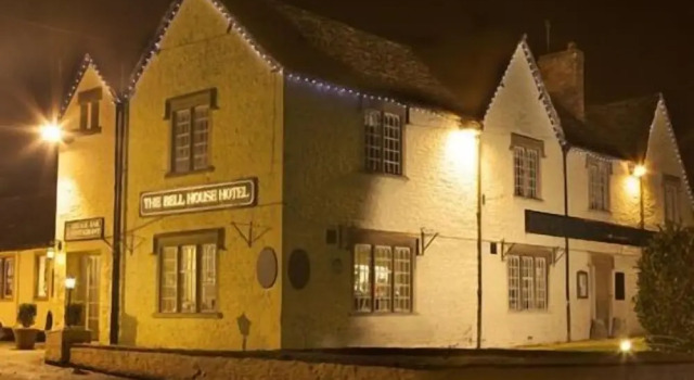 Bell House Hotel & Restaurant, Buchen Sie Hotel Sutton Benger Wiltshire