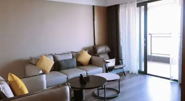 Люкс с 2 комнатами с балконом и с видом на реку Banyan Bay Huizhou Hotel