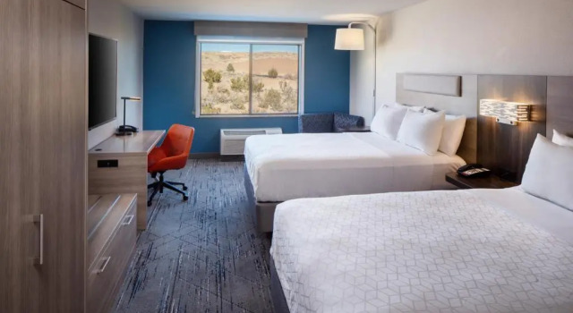 Четырёхместный номер Standard Holiday Inn Express and Suites Los Alamos Entrada Park by IHG