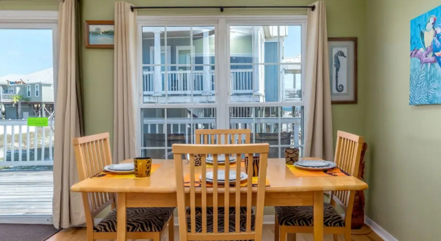 Seafari - Pet Friendly! Quiet Area Mere Feet To The Beach - Beach Side - No Busy Street To Cross! 2 Bedroom Home by RedAwning, Boek Hotel Dauphin Island Alabama