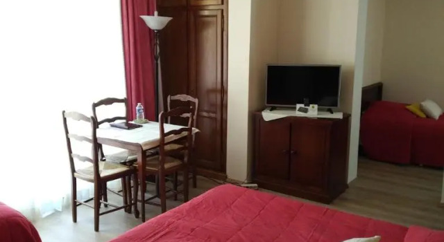 Номер Economy Logis Hôtel Restaurant Spa Notre Dame de Bonne Fontaine