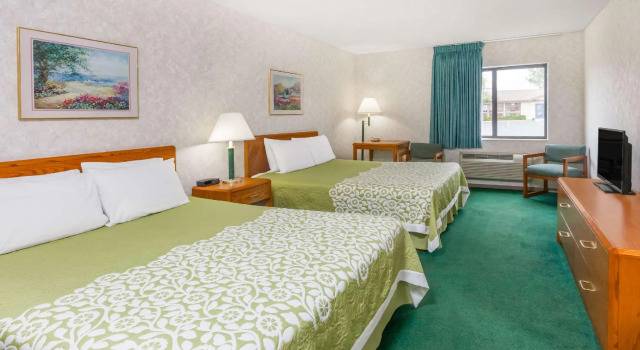 Четырёхместный номер Standard Days Inn by Wyndham Alpena
