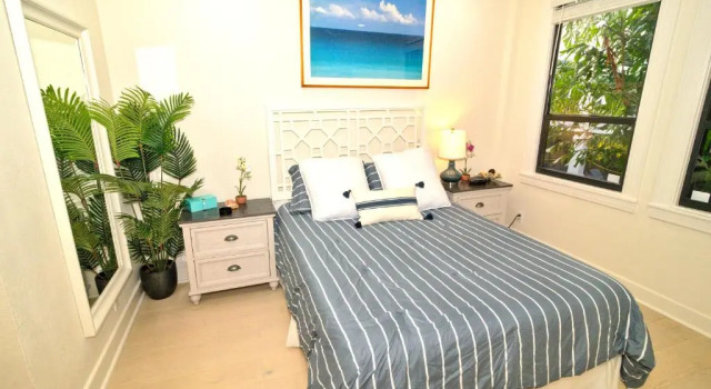 Palm Beach Paradise Walk to Beach Pool WiFi 86" TV WiFi, Rezerwuj Hotel Hotele w Palm Beach County z basenem, Basen