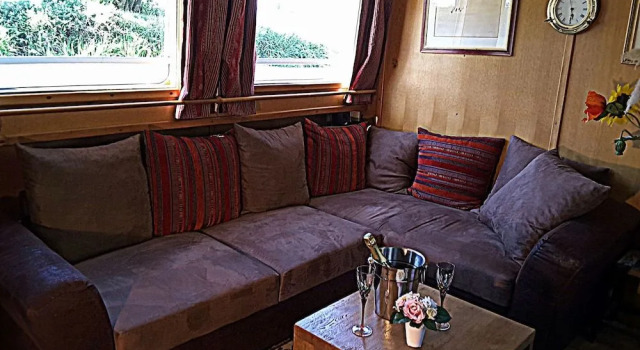 Barge Beatrice cruises on the Canal du Midi, Rezervați Hotel Portiragnes Canal du Midi