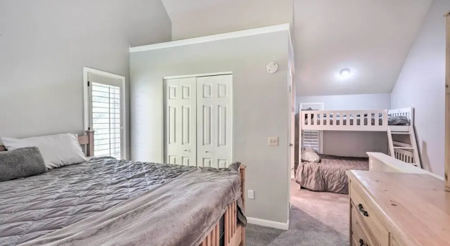 Ellicottville Townhome ~ Half Mi to Slopes!, Buchen Sie Ferienwohnung Ellicottville 