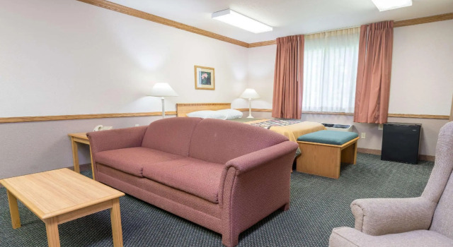Double suite Super 8 by Wyndham Sheldon