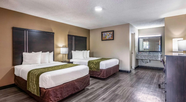 Четырёхместный номер Standard Americas Best Value Inn Opelika