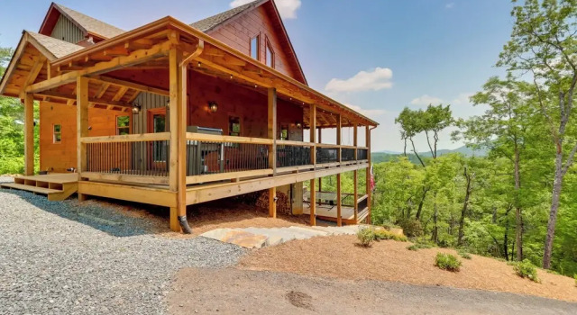 Коттедж Blue Ridge Vacation Rental w/ Deck & Game Room!