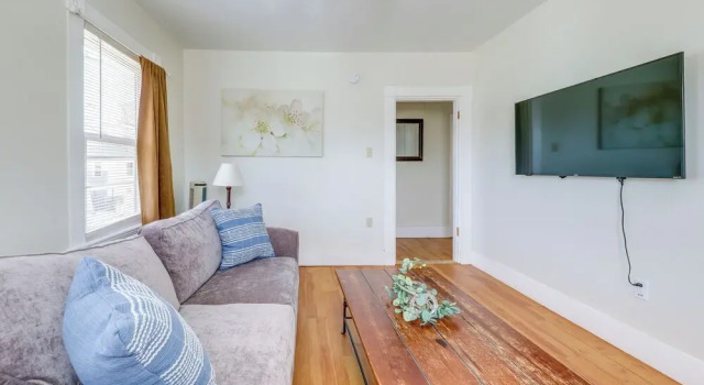 1/2 Mi to Pier: Wfh-friendly Apt in Maine!, Buchen Sie Ferienwohnung Old Orchard Beach 
