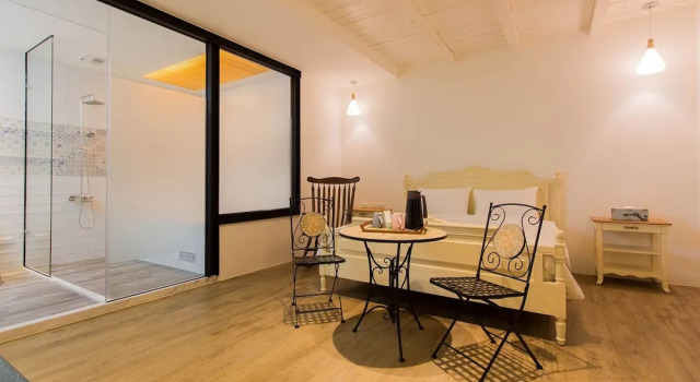 Tipsy in Sunlight, Book Hotel Luodong Yilan County