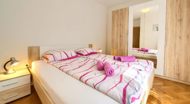 Apartman Mihael, Забронировать Апартаменты/квартира Отели Малинска с парковкой, Парковка