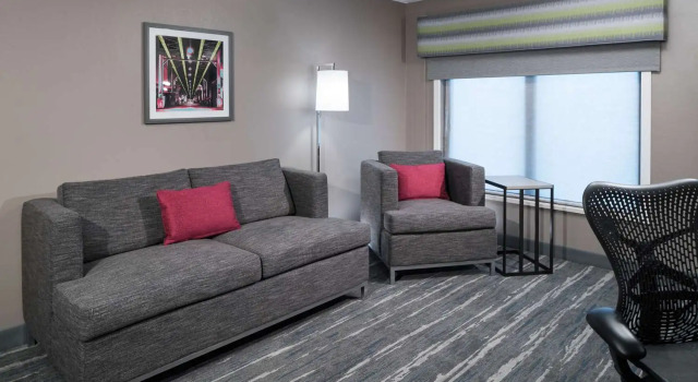 Двухместный люкс c 1 комнатой Hampton Inn & Suites Chicago North Shore