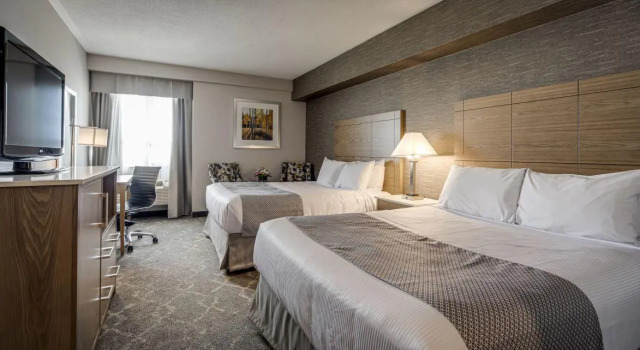 Четырёхместный номер Standard Monte Carlo Inn Vaughan Suites