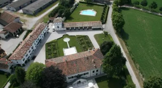 Borgo Dei Conti Della Torre, Book Hotel Morsano al Tagliamento 