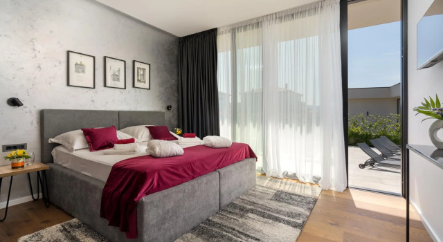 Piera in Brzac with 4 bedrooms and 4 bathrooms, Varaa Hotelli Hotellit Kvarner Islands uima-altaalla, Uima-allas