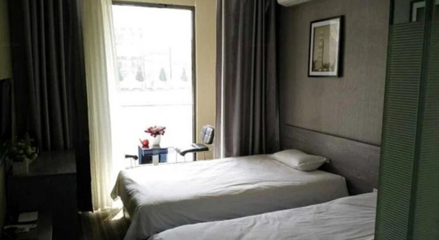 Fuxin Apple Express Inn, Book Hotel Hoteller i Fuxin med parkering, Parkering